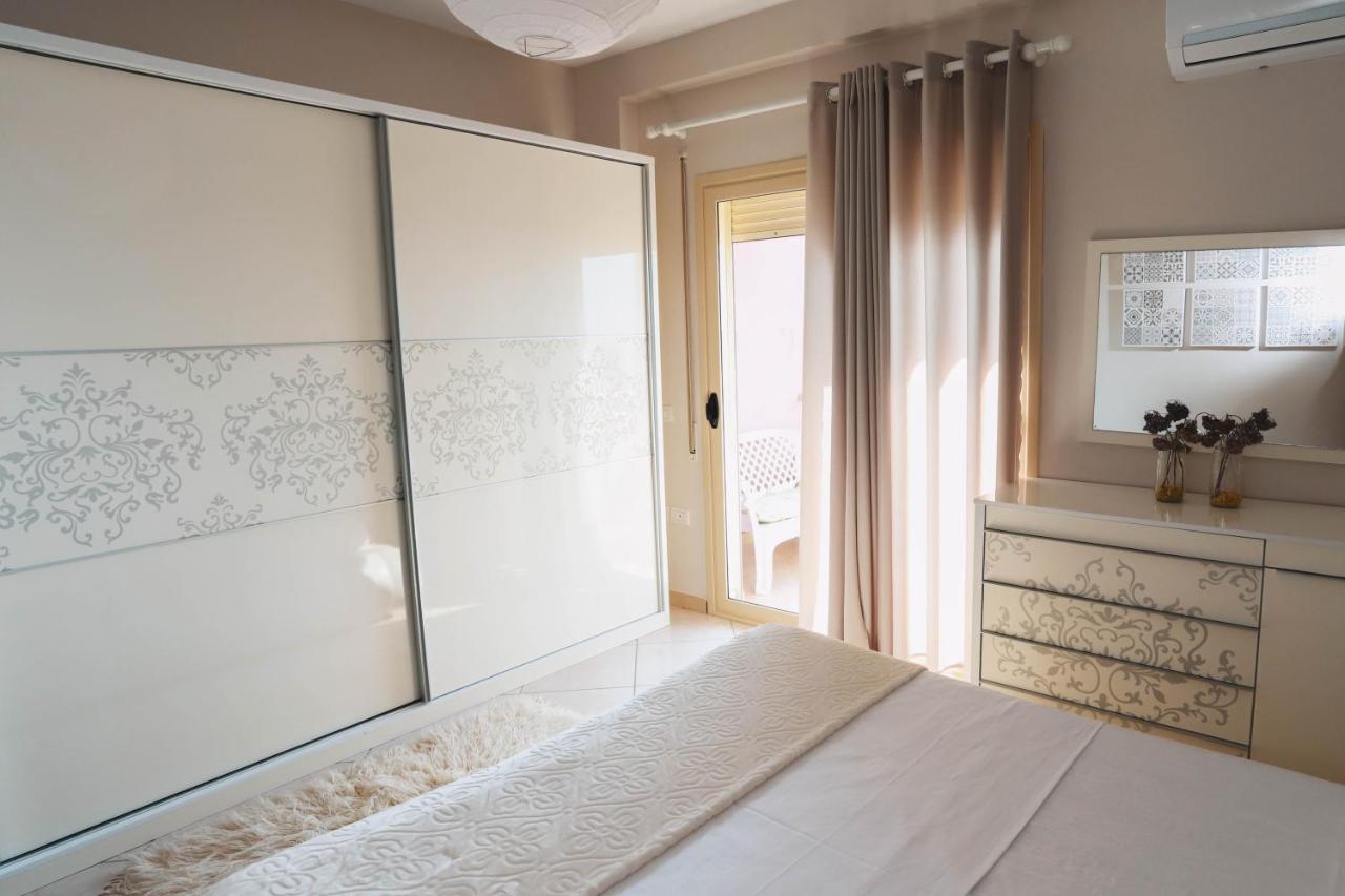 Large Apartment Near The Seaside Boulevard Lungomare Vlorë Buitenkant foto